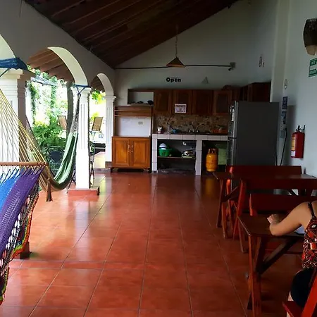 Hostal El Jardin Leon Exterior photo